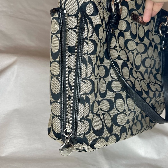 Coach Gallery Signature Zip Tote Bag - Black/Silver Canvas, Leather Accents 🩶 - Picture 9 of 9